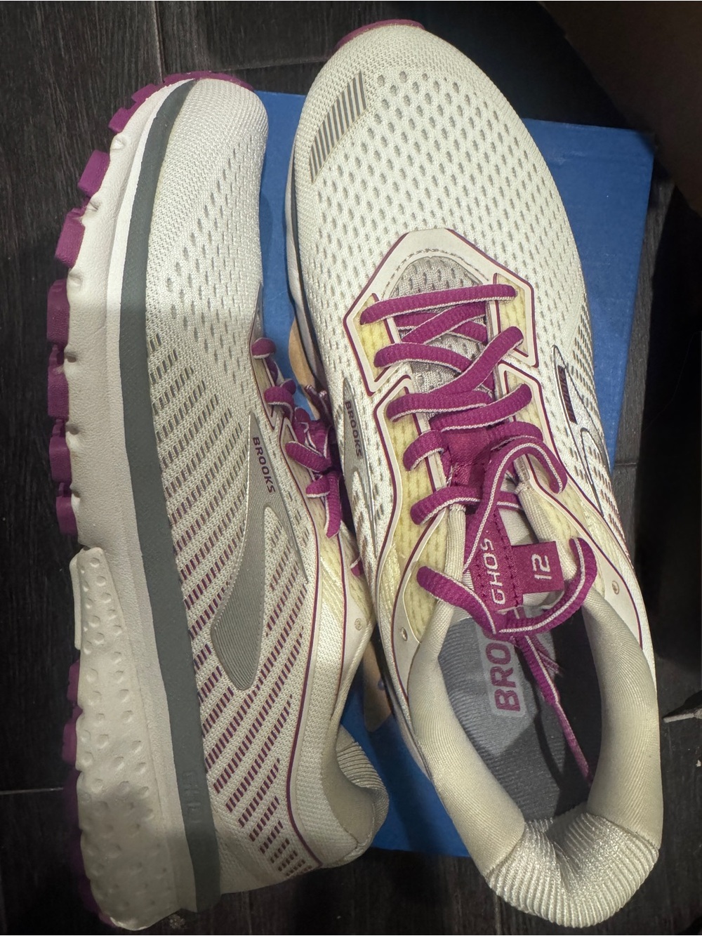Brooks Women's Running Shoes - White & Magenta